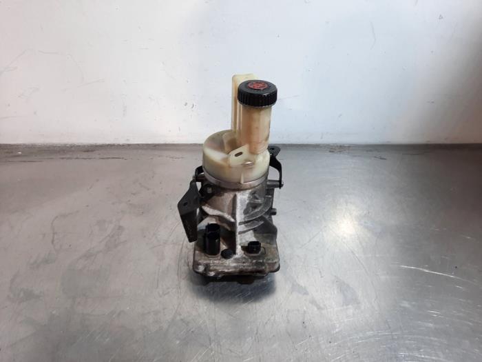 Used Power steering pump bracket Renault Master III (FV) Price € 532,40 Inclusive VAT offered by Autohandel Didier