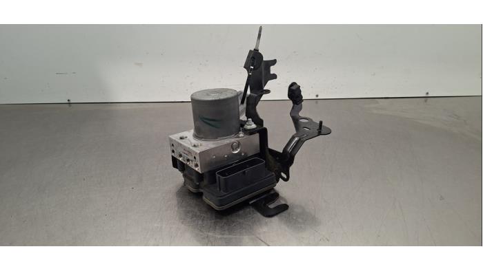 Usagé Bloc ABS Nissan Juke (F16) 1.0 DIG-T 12V Prix € 229,90 Prix TTC proposé par Autohandel Didier