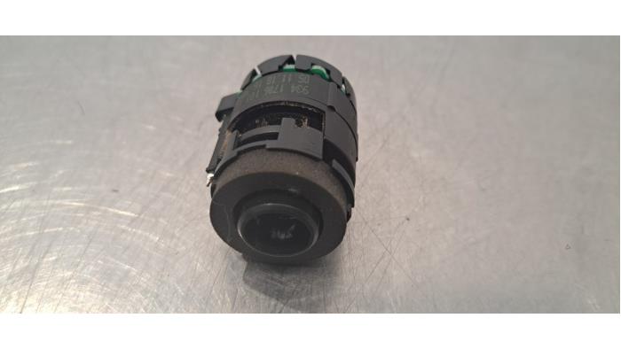 Begagnade Innetemperatursensor Mercedes GLE (V167) 400d 2.9 4-Matic Pris € 18,15 Inklusive moms erbjuds av Autohandel Didier