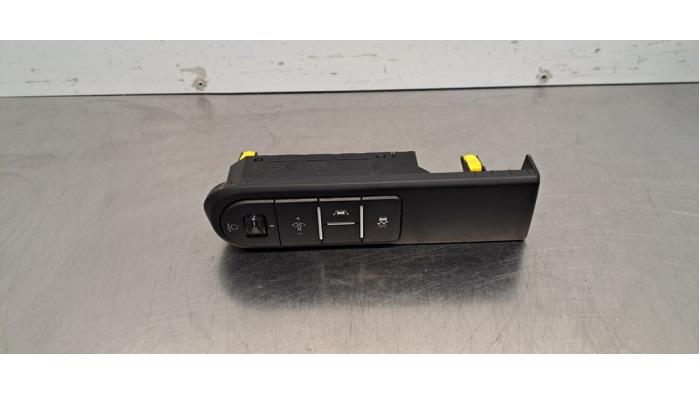 Używane Przelacznik (rózne) Kia Ceed (CDB5/CDBB) 1.0i T-GDi 12V Cena € 48,40 Z VAT oferowane przez Autohandel Didier