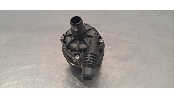Begagnade Extra vattenpump BMW i3 (I01) i3 Pris € 48,40 Inklusive moms erbjuds av Autohandel Didier
