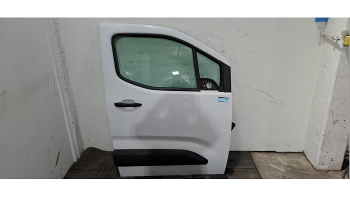 Begagnade Framdörr, 4-dörrars, höger Fiat Doblo Cargo 1.5 D Multijet 130 Pris € 665,50 Inklusive moms erbjuds av Autohandel Didier