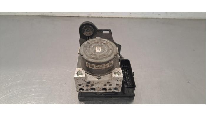 Begagnade ABS-pump Volkswagen Golf VII (AUA) 1.6 TDI 16V Pris € 133,10 Inklusive moms erbjuds av Autohandel Didier