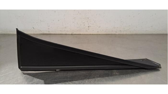 Usados Ventanilla triangular derecha detrás Peugeot 408 1.6 16V HYbrid 180 Precio € 60,50 IVA incluido ofrecido por Autohandel Didier