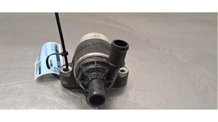 Begagnade Extra vattenpump Audi A5 Sportback (F5A/F5F) 2.0 30 TDI Mild hybrid 16V Pris € 133,10 Inklusive moms erbjuds av Autohandel Didier