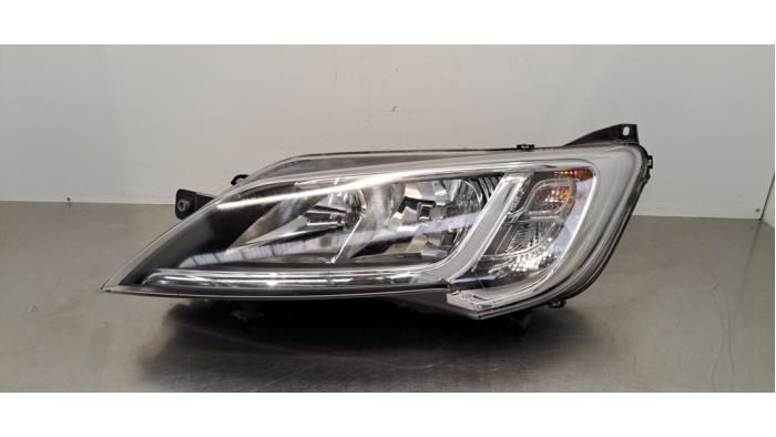 Używane Reflektor lewy Opel Movano 2.2 D 140 Cena € 199,65 Z VAT oferowane przez Autohandel Didier