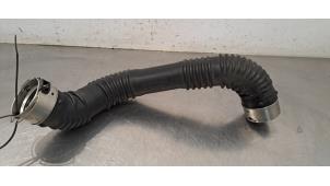 Intercooler Rohr van een Mercedes-Benz GLB (247.6) 1.3 GLB-200 Turbo 16V 2022