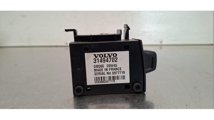 Używane Uchwyt karty SIM Volvo XC40 (XZ) 2.0 B4 16V Mild Hybrid Cena € 24,20 Z VAT oferowane przez Autohandel Didier