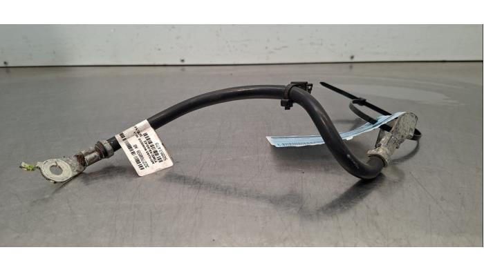 Używane Biegun akumulator Volvo XC40 (XZ) 2.0 B4 16V Mild Hybrid Cena € 18,15 Z VAT oferowane przez Autohandel Didier