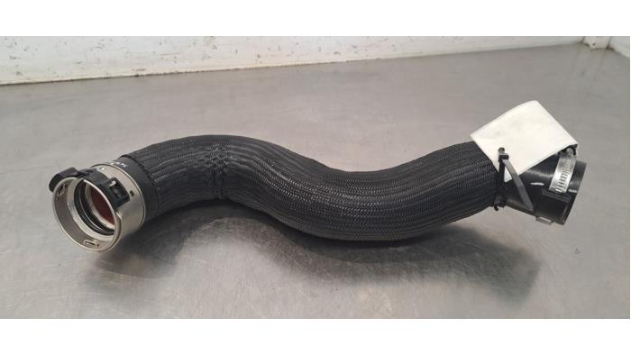 Gebrauchte Intercooler Schlauch Peugeot 508 SW (F4/FC/FJ/FR) 1.6 16V Hybrid 225 Preis € 36,30 Mit Mehrwertsteuer angeboten von Autohandel Didier