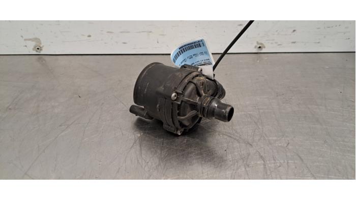 Begagnade Extra vattenpump BMW X1 (F48) sDrive 18i 1.5 12V TwinPower Turbo Pris € 24,20 Inklusive moms erbjuds av Autohandel Didier