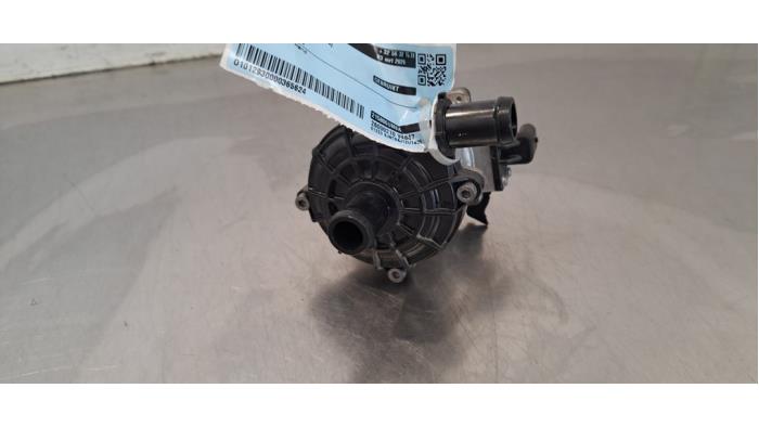 Begagnade Extra vattenpump Nissan Qashqai (J12) 1.5 VC-T e-Power 16V Pris € 133,10 Inklusive moms erbjuds av Autohandel Didier