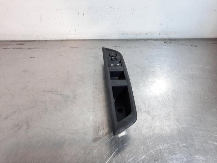 Usados Interruptor combinado de ventanillas Citroen C3 (CB/CC) ë-C3 Comfort Range 44 kWh Precio € 42,35 IVA incluido ofrecido por Autohandel Didier