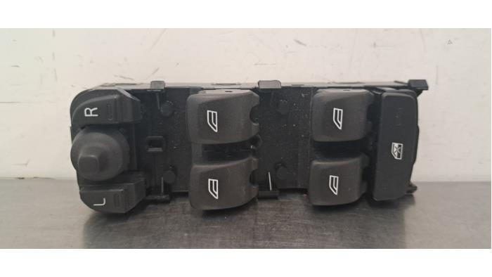 Usados Interruptor combinado de ventanillas Volvo V40 (MV) 2.0 D2 16V Precio € 30,25 IVA incluido ofrecido por Autohandel Didier