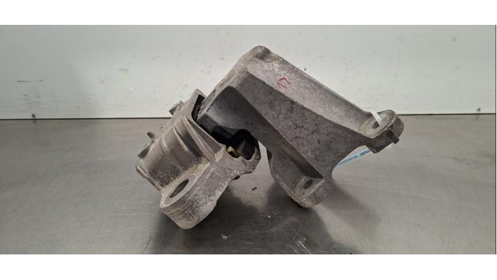 Usagé Support moteur Ford Focus 4 1.0 EcoBoost 12V Hybrid 125 Prix € 42,35 Prix TTC proposé par Autohandel Didier