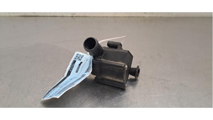 Begagnade Extra vattenpump Audi A7 Sportback (4KA) 2.0 16V 50 TFSI E Quattro Pris € 60,50 Inklusive moms erbjuds av Autohandel Didier