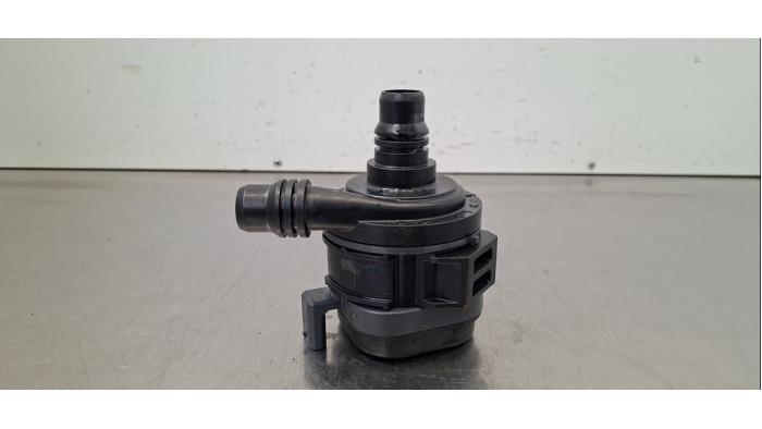 Begagnade Extra vattenpump Peugeot 5008 III (KA/KB/KC) e-5008 73 kWh Pris € 102,85 Inklusive moms erbjuds av Autohandel Didier