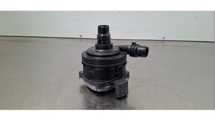 Begagnade Extra vattenpump Peugeot 5008 III (KA/KB/KC) e-5008 73 kWh Pris € 133,10 Inklusive moms erbjuds av Autohandel Didier