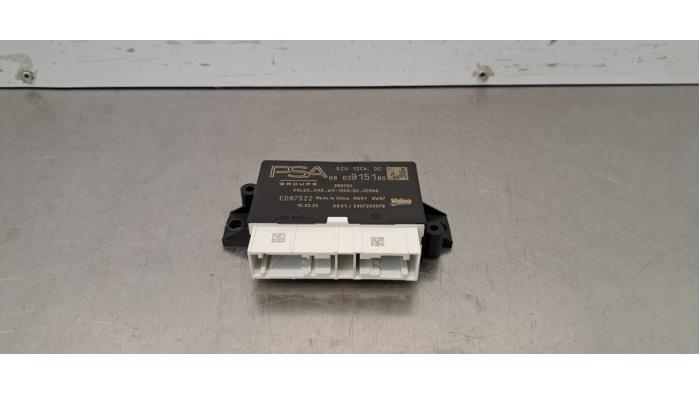 Begagnade PDC-modul Peugeot 5008 III (KA/KB/KC) e-5008 73 kWh Pris € 102,85 Inklusive moms erbjuds av Autohandel Didier