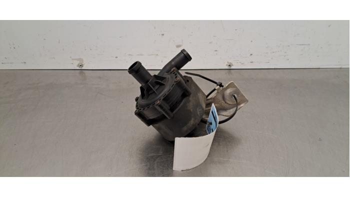 Begagnade Extra vattenpump Tesla Model X 75D Pris € 60,50 Inklusive moms erbjuds av Autohandel Didier
