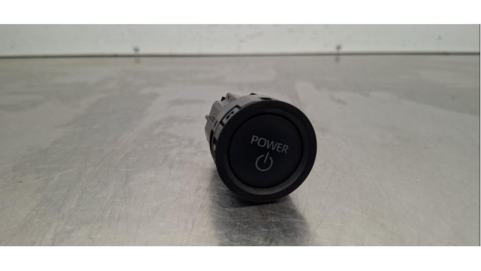 Używane Przelacznik Start/Stop Toyota C-HR (X2,H2) 1.8 16V Hybrid 140 Cena € 36,30 Z VAT oferowane przez Autohandel Didier