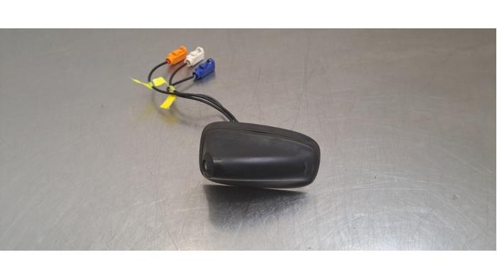 Używane Antena Citroen Jumpy ë-Jumpy Cena € 24,20 Z VAT oferowane przez Autohandel Didier