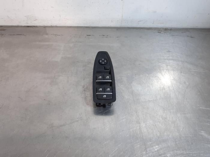Używane Przelacznik combi okienny BMW 1 serie (F20) 116d 1.5 12V TwinPower Cena € 36,30 Z VAT oferowane przez Autohandel Didier