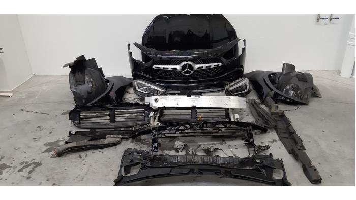 Gebrauchte Vorderfront komplett Mercedes GLA (H247) 1.3 180 Turbo 16V Preis € 5.989,50 Mit Mehrwertsteuer angeboten von Autohandel Didier