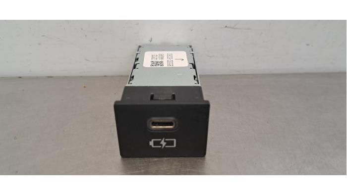 Gebrauchte USB-Stecker Toyota bZ4X 71 kWh Preis € 54,45 Mit Mehrwertsteuer angeboten von Autohandel Didier