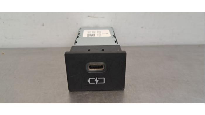 Gebrauchte USB-Stecker Toyota bZ4X 71 kWh Preis € 54,45 Mit Mehrwertsteuer angeboten von Autohandel Didier