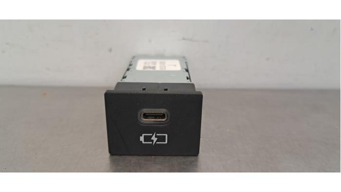 Gebrauchte USB-Stecker Toyota bZ4X 71 kWh Preis € 54,45 Mit Mehrwertsteuer angeboten von Autohandel Didier