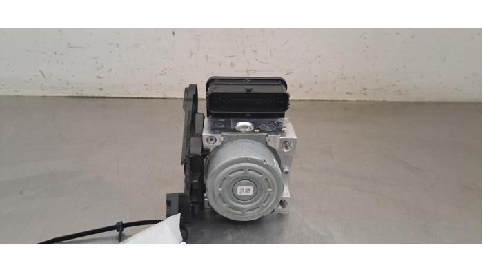 Begagnade ABS-pump Skoda Superb Combi (3V5) 2.0 TDI Pris € 199,65 Inklusive moms erbjuds av Autohandel Didier