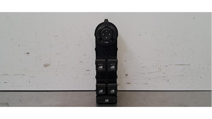 Usados Interruptor combinado de ventanillas Fiat 500X (334) 1.3 FireFly Turbo 150 16V Precio € 133,10 IVA incluido ofrecido por Autohandel Didier