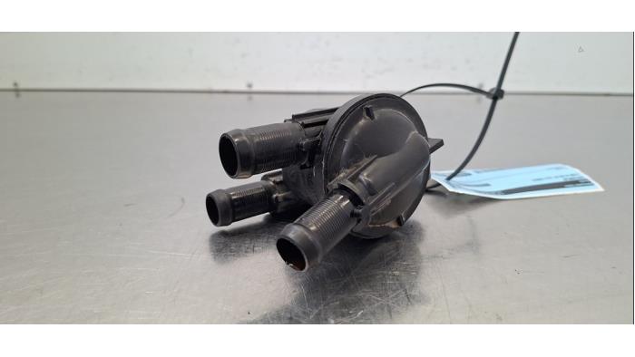 Begagnade Vattenrör Lynk &amp; Co 01 1.5 PHEV Pris € 42,35 Inklusive moms erbjuds av Autohandel Didier