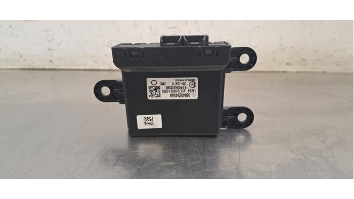 Używane Modul gateway Jeep Wrangler (JL) 2.0 4xe Plug-in Hybrid 16V Cena € 133,10 Z VAT oferowane przez Autohandel Didier