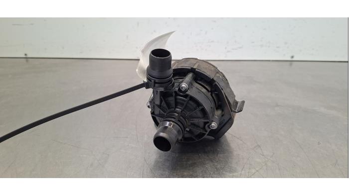 Begagnade Extra vattenpump Opel Corsa F (UB/UH/UP) 1.2 Turbo 12V 100 Hybrid Pris € 48,40 Inklusive moms erbjuds av Autohandel Didier