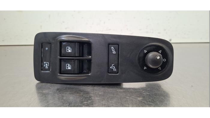 Usados Interruptor combinado de ventanillas Fiat Ducato (250) 2.2 D 140 Multijet 3 Precio € 133,10 IVA incluido ofrecido por Autohandel Didier