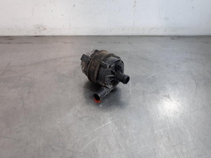 Begagnade Extra vattenpump MG Marvel R Luxury, Comfort 70 kWh Pris € 60,50 Inklusive moms erbjuds av Autohandel Didier