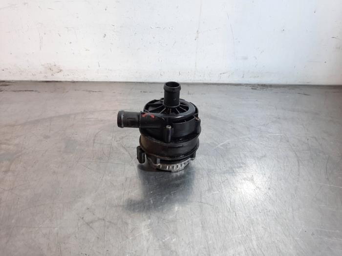 Begagnade Extra vattenpump MG Marvel R Luxury, Comfort 70 kWh Pris € 60,50 Inklusive moms erbjuds av Autohandel Didier