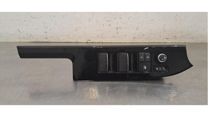 Usados Interruptor combinado de ventanillas Toyota bZ4X AWD 71 kWh Precio € 60,50 IVA incluido ofrecido por Autohandel Didier