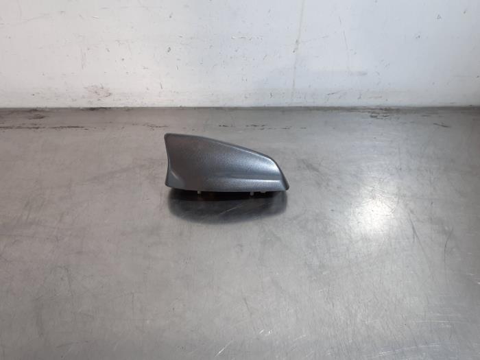 Używane Antena Jaguar E-Pace 2.0 D 150 16V Cena € 54,45 Z VAT oferowane przez Autohandel Didier