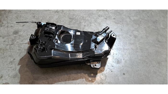 Gebrauchte Adblue Tank Volkswagen Golf VIII (CD1) 2.0 TDI BlueMotion 16V Preis € 266,20 Mit Mehrwertsteuer angeboten von Autohandel Didier