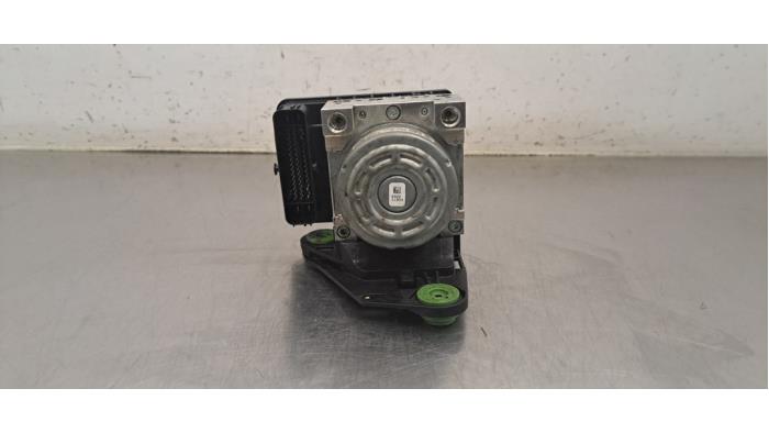 Begagnade ABS-pump Volkswagen Golf VIII (CD1) 2.0 TDI BlueMotion 16V Pris € 229,90 Inklusive moms erbjuds av Autohandel Didier