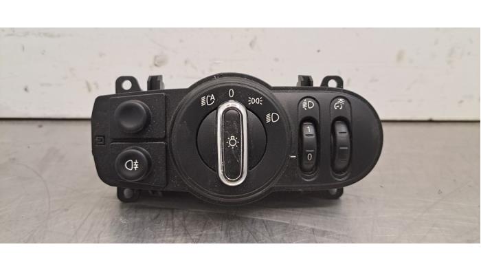Używane Przelacznik reflektora LHV Mini Mini (F56) 1.5 12V Cooper Cena € 36,30 Z VAT oferowane przez Autohandel Didier