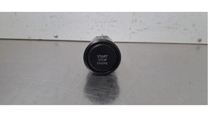 Używane Przelacznik Start/Stop Mazda CX-30 (DM) 2.0 SkyActiv-G 122 Mild Hybrid 16V Cena € 30,25 Z VAT oferowane przez Autohandel Didier