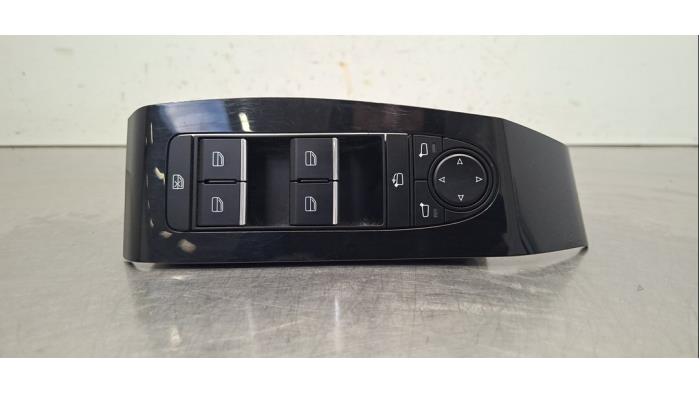 Używane Przelacznik combi okienny Mazda CX-30 (DM) 2.0 SkyActiv-G 122 Mild Hybrid 16V Cena € 60,50 Z VAT oferowane przez Autohandel Didier