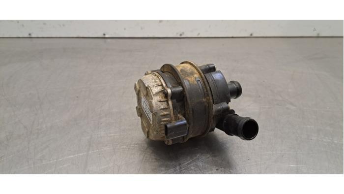 Begagnade Extra vattenpump MG Marvel R Luxury, Comfort 70 kWh Pris € 60,50 Inklusive moms erbjuds av Autohandel Didier
