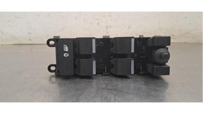 Usados Interruptor combinado de ventanillas Landrover Range Rover Evoque II (LZC/LZS/LZH) 2.0 D200 MHEV 16V AWD Precio € 72,60 IVA incluido ofrecido por Autohandel Didier