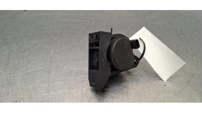Begagnade Extra vattenpump Landrover Range Rover Evoque II (LZC/LZS/LZH) 2.0 D150 16V Pris € 42,35 Inklusive moms erbjuds av Autohandel Didier