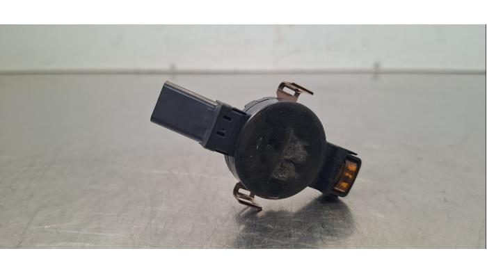 Begagnade Regnsensor Renault Megane E-Tech (RCB) 60 kWh Pris € 60,50 Inklusive moms erbjuds av Autohandel Didier